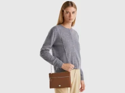 Bag with shoulder strap