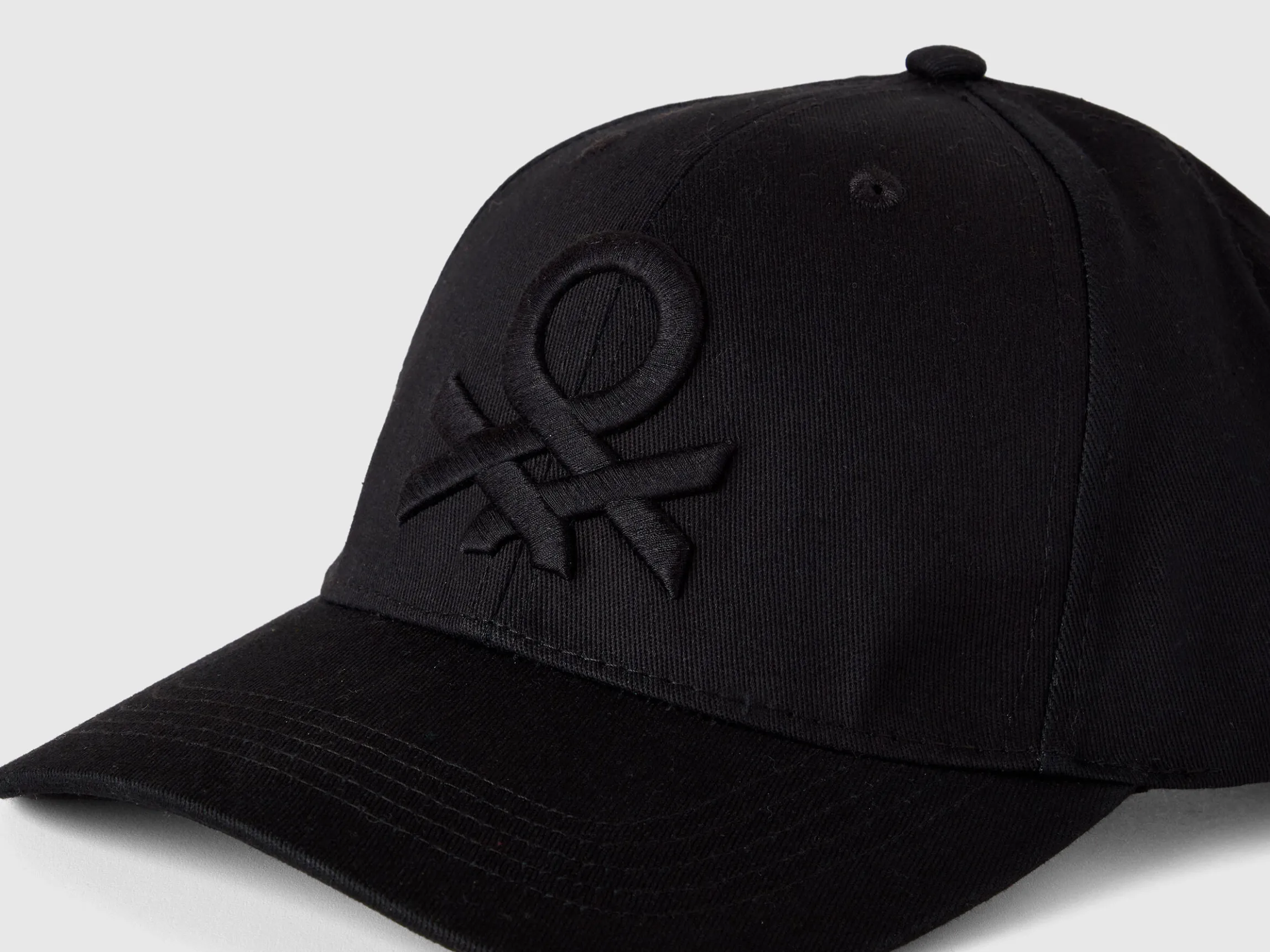 Baseball hat with embroidered logo