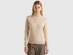 Beige turtleneck in pure cashmere