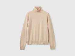 Beige turtleneck in pure cashmere