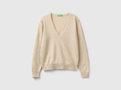 Beige V-neck sweater in pure Merino wool