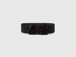 Belt with roses