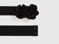 Belt with roses