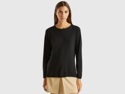 Black crew neck sweater in cashmere and wool blend