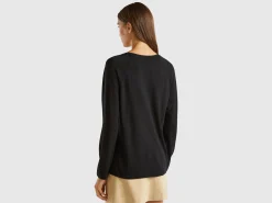 Black crew neck sweater in cashmere and wool blend