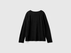 Black crew neck sweater in cashmere and wool blend
