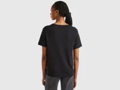 Black short sleeve t-shirt