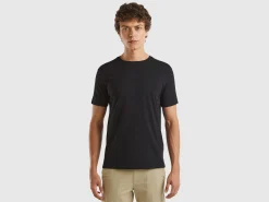 Black t-shirt