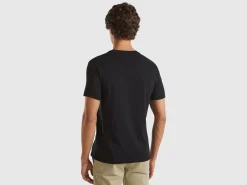 Black t-shirt