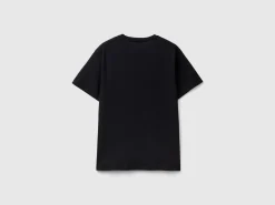 Black t-shirt
