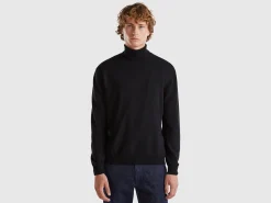 Black turtleneck in pure Merino wool