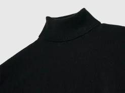 Black turtleneck in pure cashmere