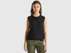 Black vest in pure Merino wool