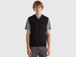 Black vest in pure Merino wool