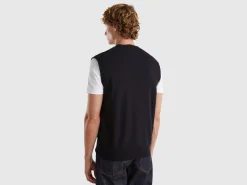 Black vest in pure Merino wool