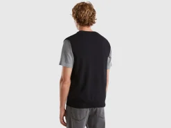Black vest in pure Merino wool