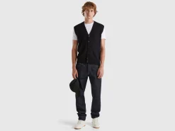 Black vest in pure Merino wool