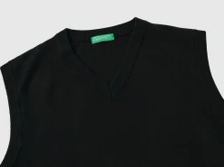 Black vest in pure Merino wool
