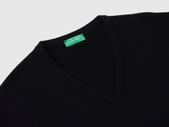 Black V-neck sweater in pure Merino wool