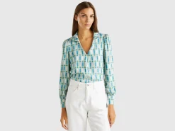 Blouse in satin with geometric pattern
