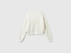 Boxy fit sweater