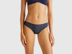 Brazilian underwear in stretch lace
