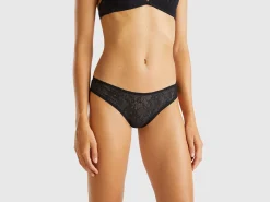 Brazilian underwear in stretch lace
