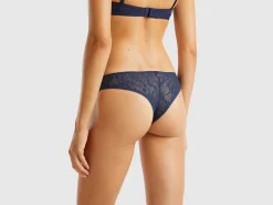 Brazilian underwear in stretch lace