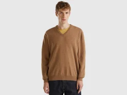 Brown V-neck sweater in pure Merino wool