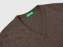 Brown V-neck sweater in pure Merino wool