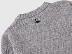 Cable knit sweater in wool blend