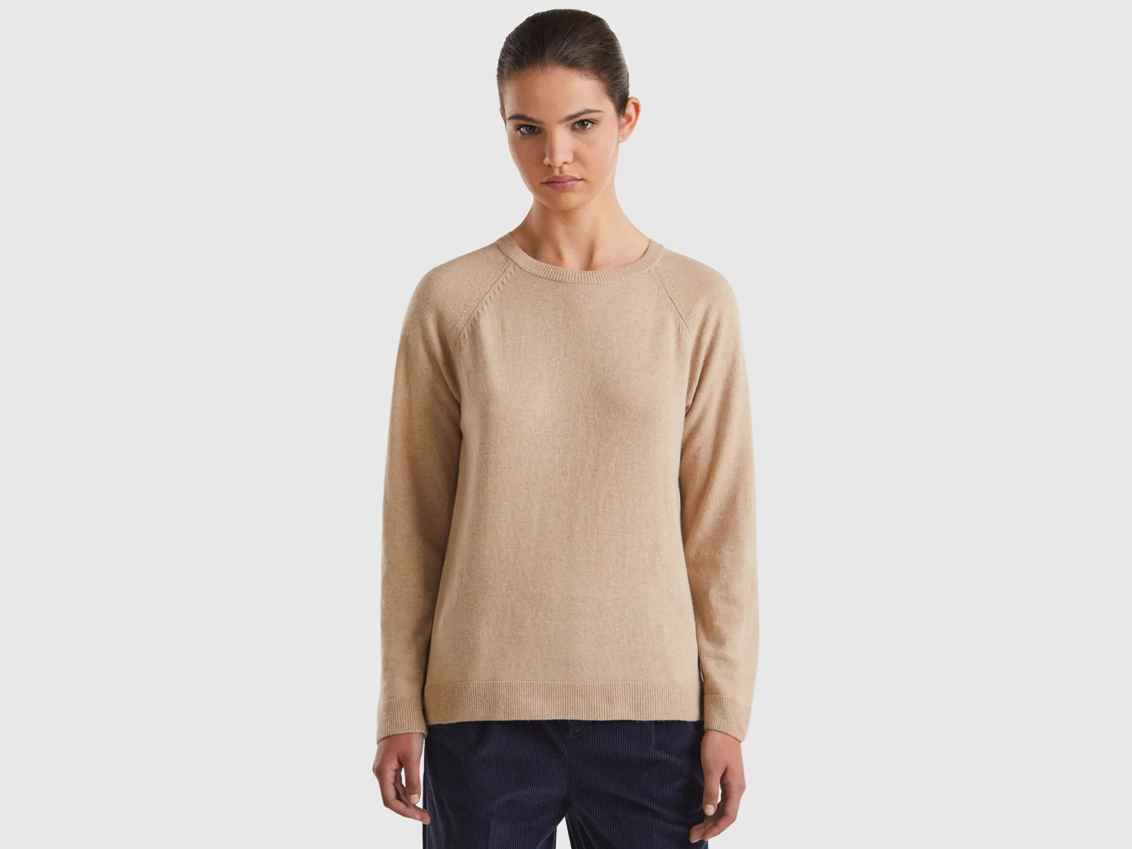 Camel crew neck sweater in cashmere and wool blend