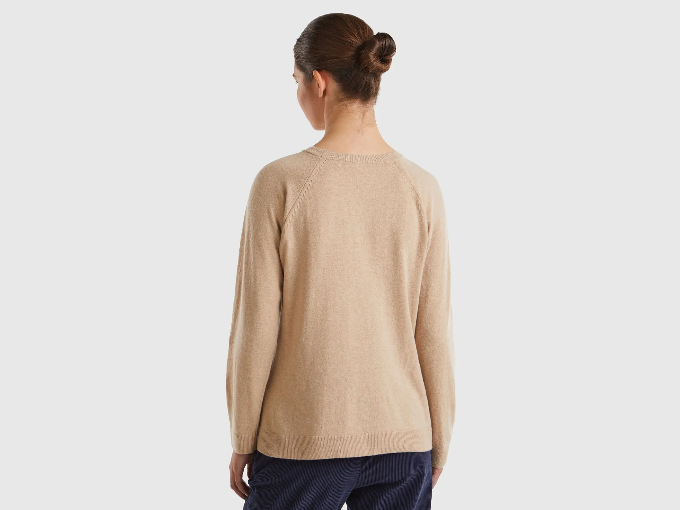 Camel crew neck sweater in cashmere and wool blend