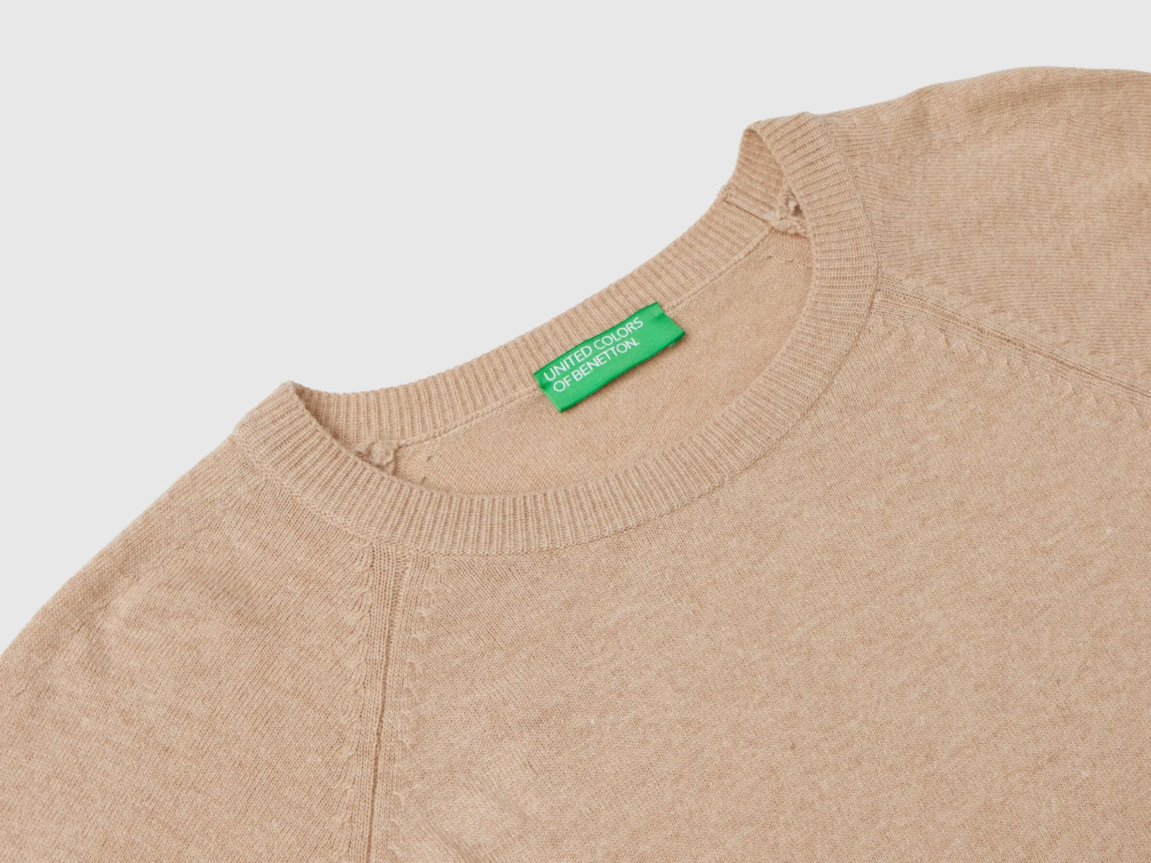Camel crew neck sweater in cashmere and wool blend