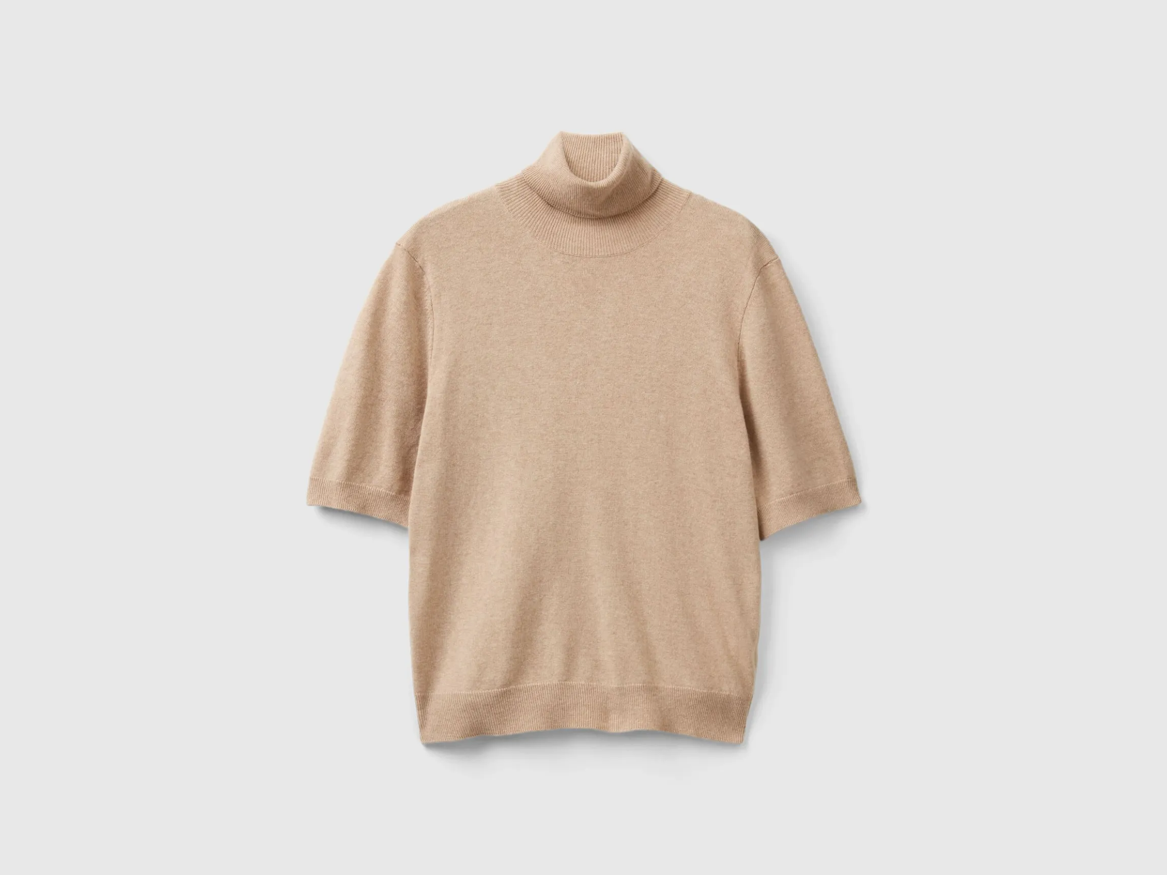 Camel short sleeve turtleneck in cashmere blend
