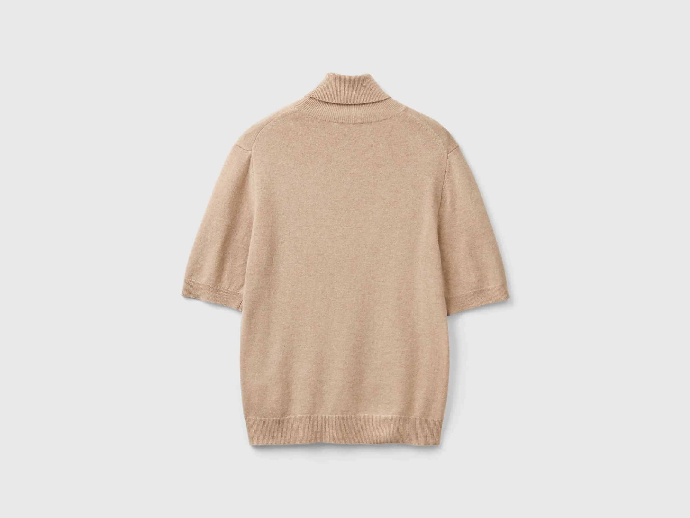 Camel short sleeve turtleneck in cashmere blend