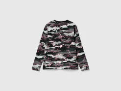 Camouflage t-shirt with neon details