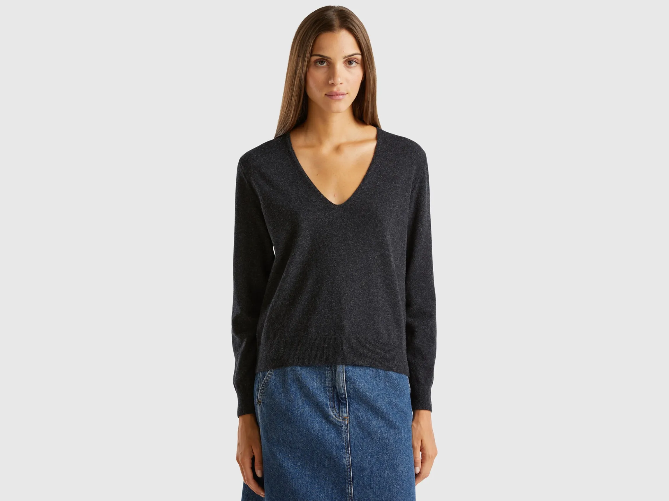 Charcoal gray V-neck sweater in pure Merino wool