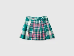 Checkered pleated skirt