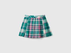 Checkered pleated skirt