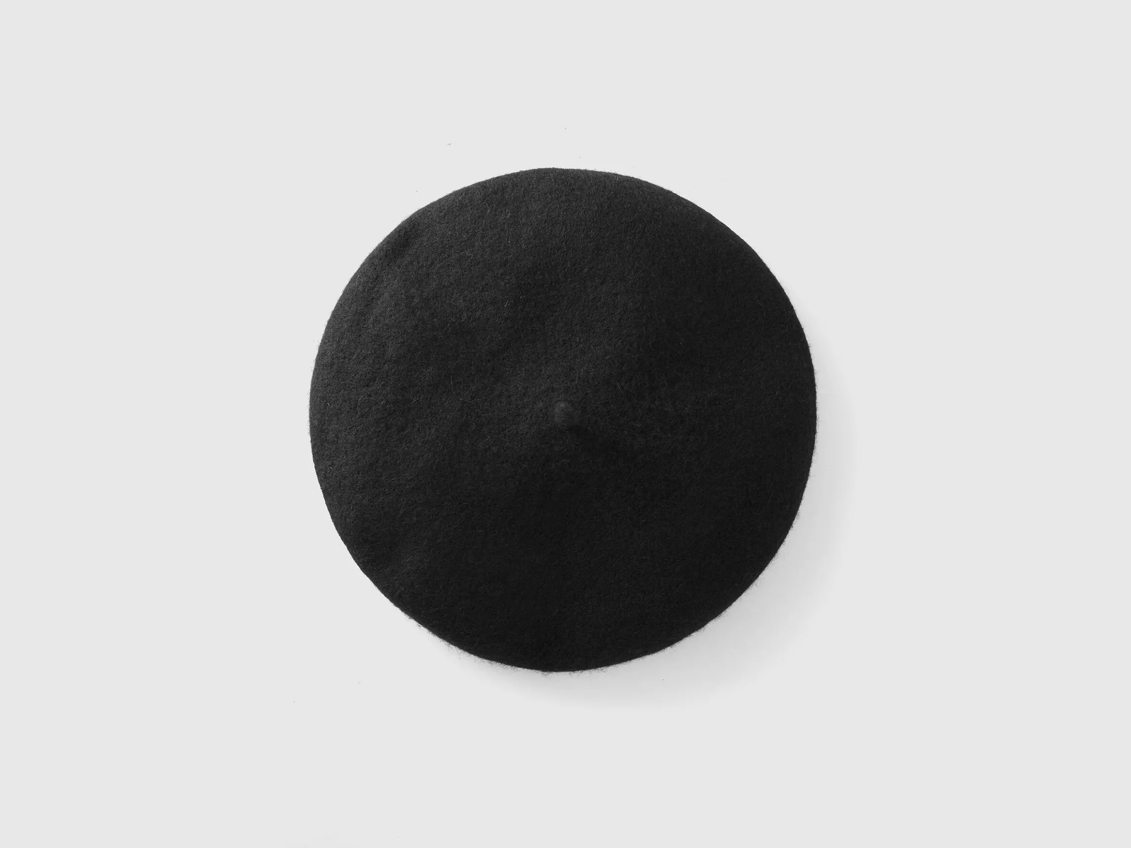 Classic beret in wool blend