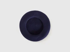 Classic beret in wool blend