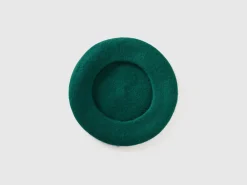 Classic beret in wool blend
