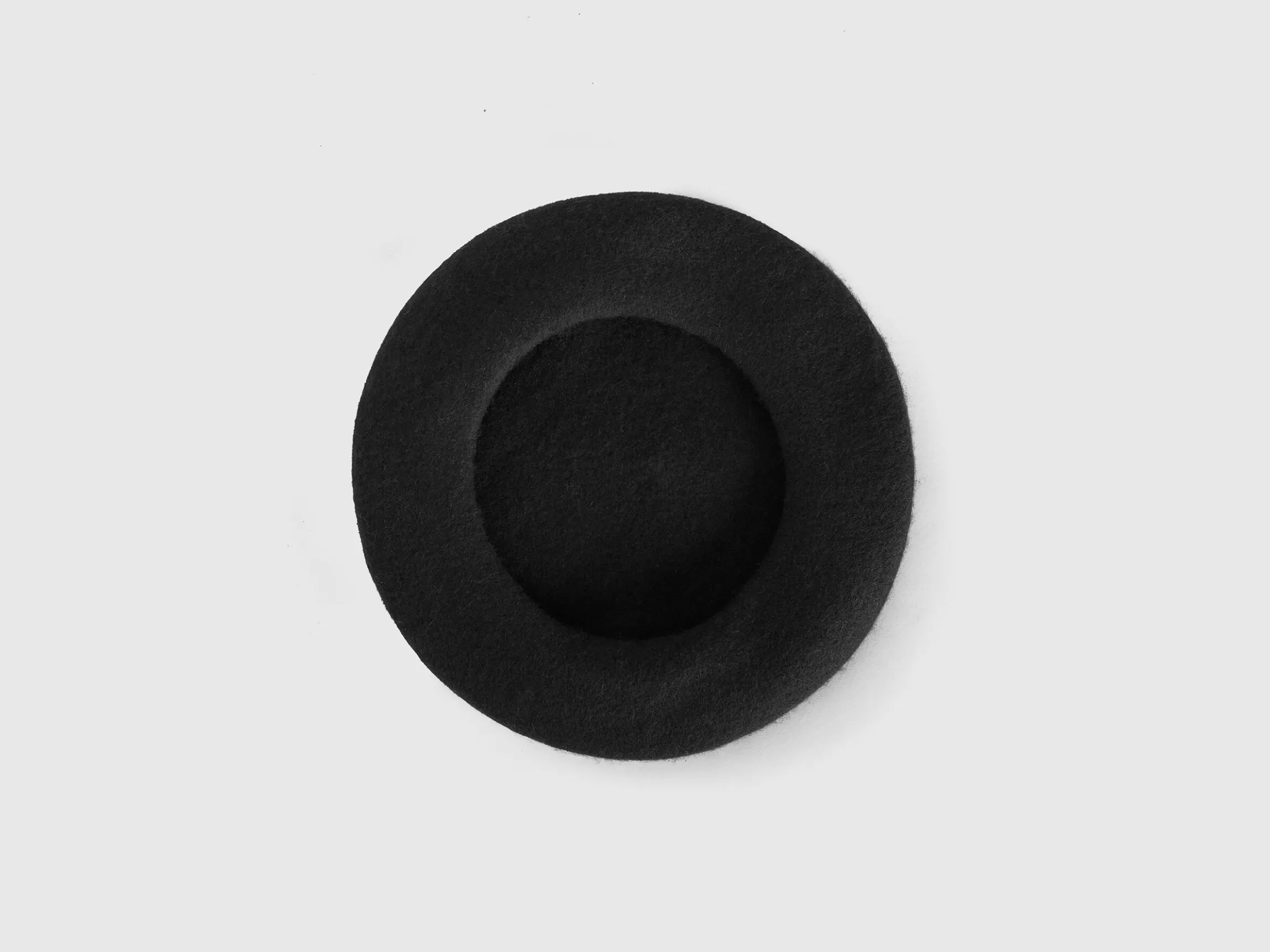 Classic beret in wool blend