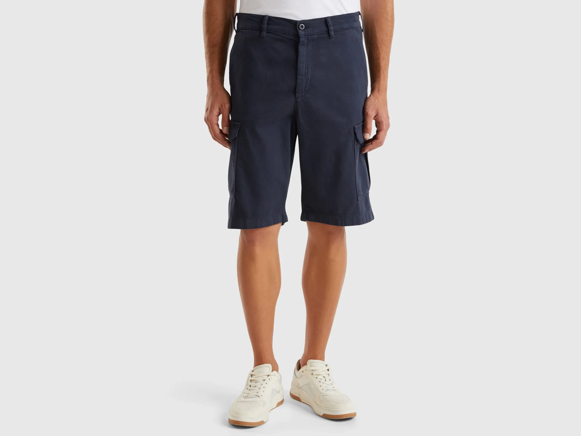 Cotton blend cargo shorts