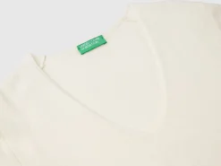 Cream V-neck sweater in pure Merino wool