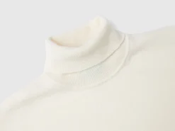 Cream white turtleneck in pure Merino wool