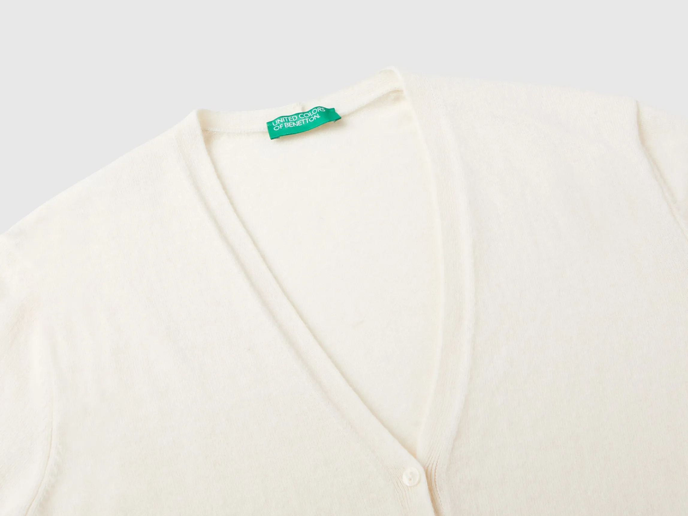 Creamy white V- neck cardigan in pure Merino wool