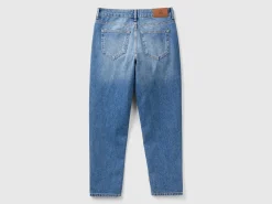 Cropped high-waisted jeans