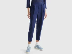 Cropped trousers in 100% linen